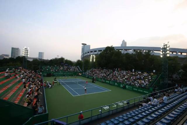 势对她的移 势对她的移